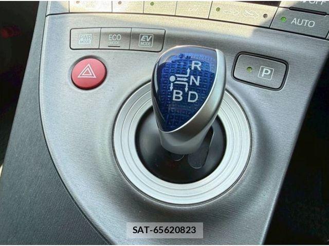 Toyota PRIUS 2015-03 8246398-18
