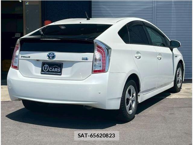 Toyota PRIUS 2015-03 8246398-1