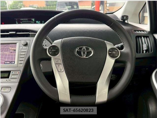 Toyota PRIUS 2015-03 8246398-19