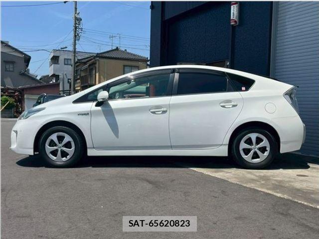 Toyota PRIUS 2015-03 8246398-3