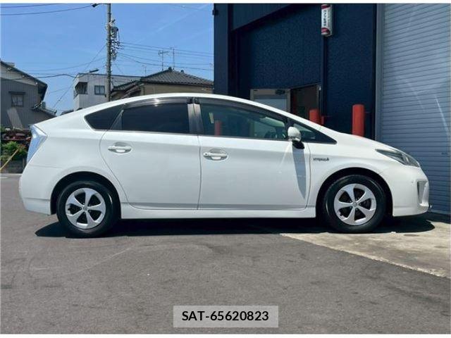 Toyota PRIUS 2015-03 8246398-4