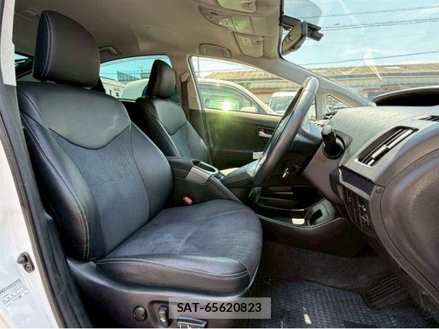 Toyota PRIUS 2015-03 8246398-5