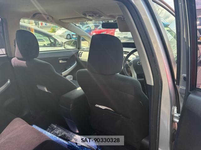 Toyota PRIUS 2012-08 8246403-11