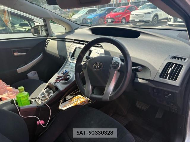Toyota PRIUS 2012-08 8246403-13