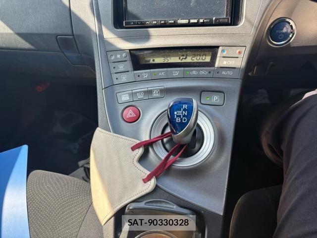 Toyota PRIUS 2012-08 8246403-15