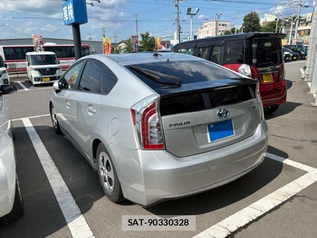 Toyota PRIUS 2012-08 8246403-1