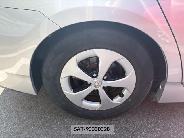 Toyota PRIUS 2012-08 8246403-2