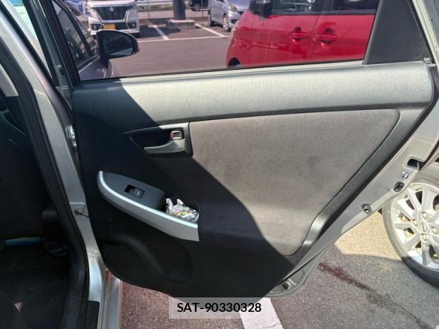 Toyota PRIUS 2012-08 8246403-8