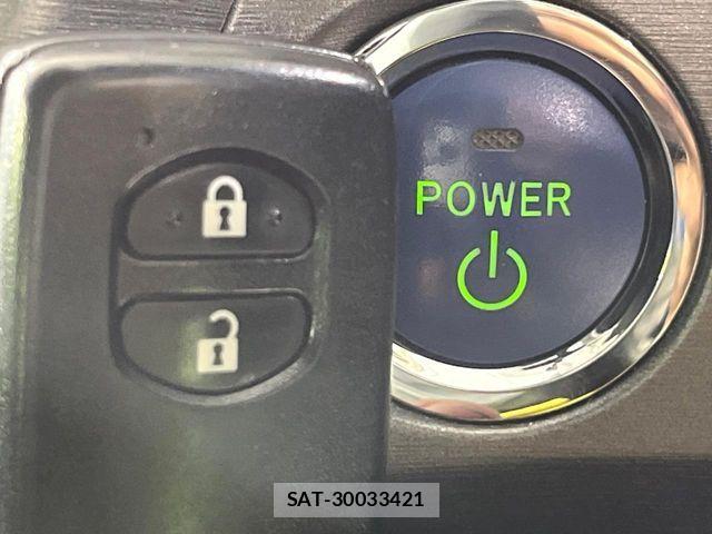 Toyota PRIUS 2013-01 8246396-5