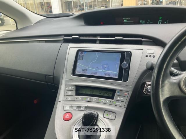 Toyota PRIUS 2012-07 8246393-12
