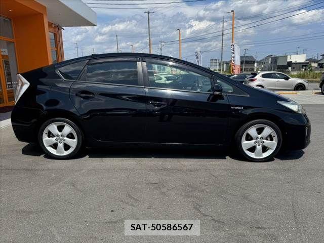 Toyota PRIUS 2014-02 8246389-10
