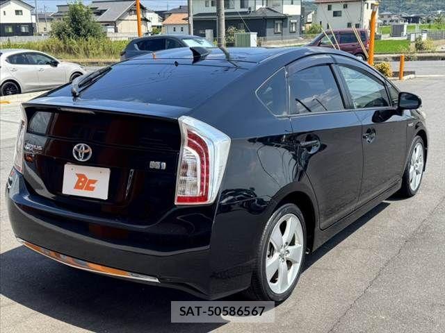 Toyota PRIUS 2014-02 8246389-14