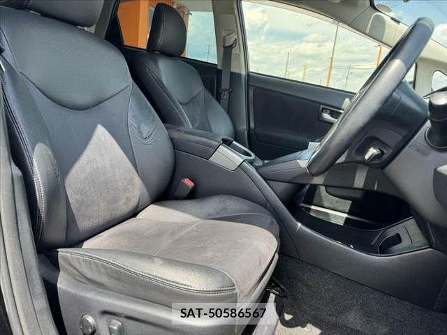 Toyota PRIUS 2014-02 8246389-15