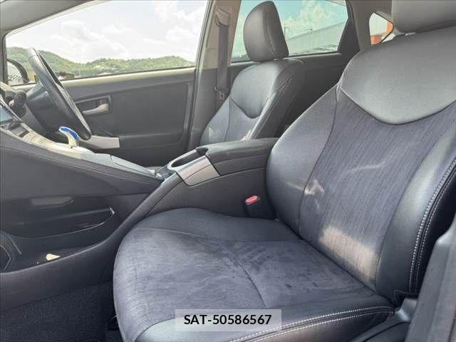 Toyota PRIUS 2014-02 8246389-17