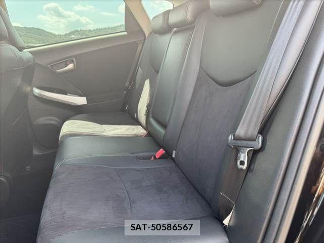 Toyota PRIUS 2014-02 8246389-18