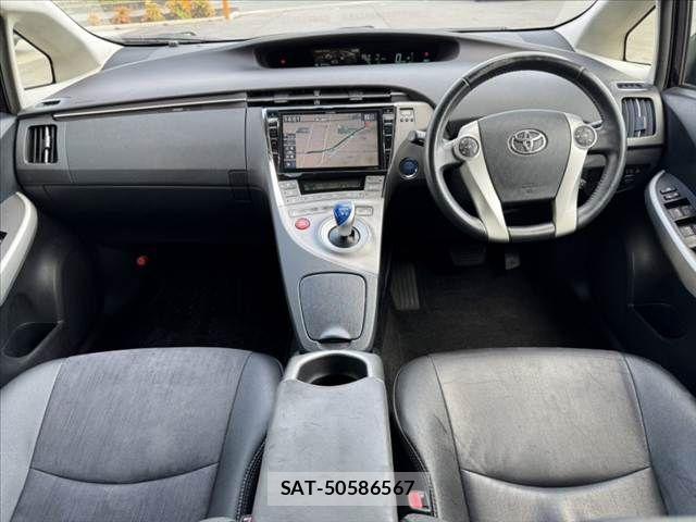 Toyota PRIUS 2014-02 8246389-1