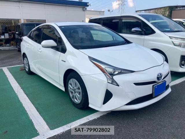 Toyota PRIUS 2017-08 8246391-1