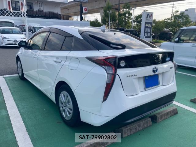 Toyota PRIUS 2017-08 8246391-2