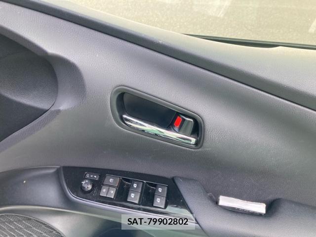 Toyota PRIUS 2017-08 8246391-8