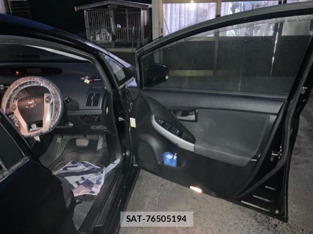Toyota PRIUS 2014-01 8246412-10