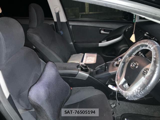 Toyota PRIUS 2014-01 8246412-11