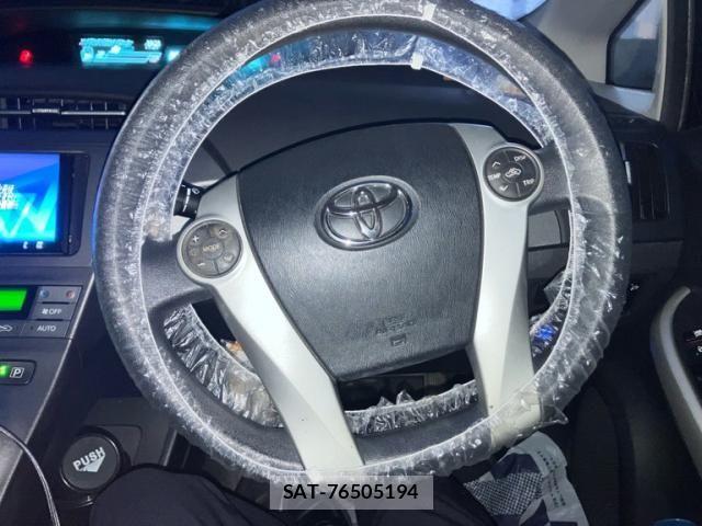 Toyota PRIUS 2014-01 8246412-14