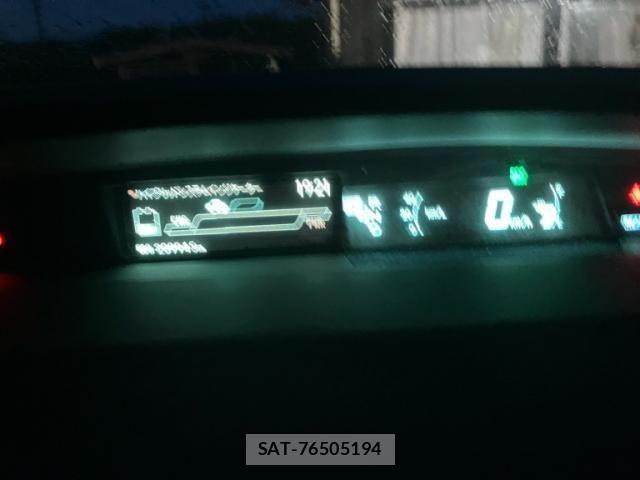 Toyota PRIUS 2014-01 8246412-15