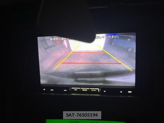 Toyota PRIUS 2014-01 8246412-16