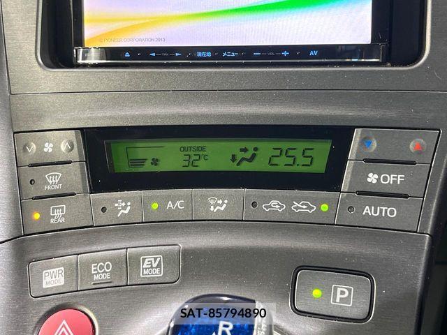 Toyota PRIUS 2012-08 8246395-3