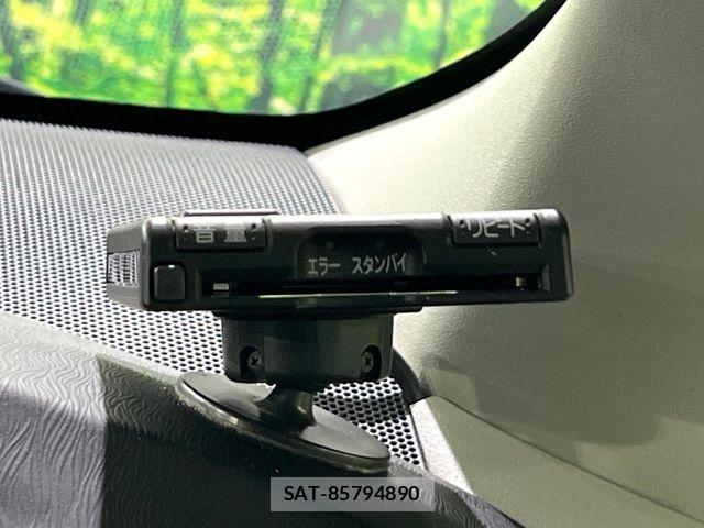 Toyota PRIUS 2012-08 8246395-6