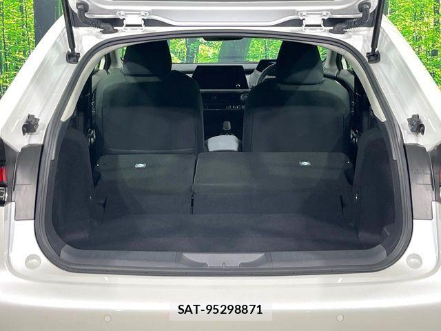 Toyota PRIUS 2025-02 8246359-9