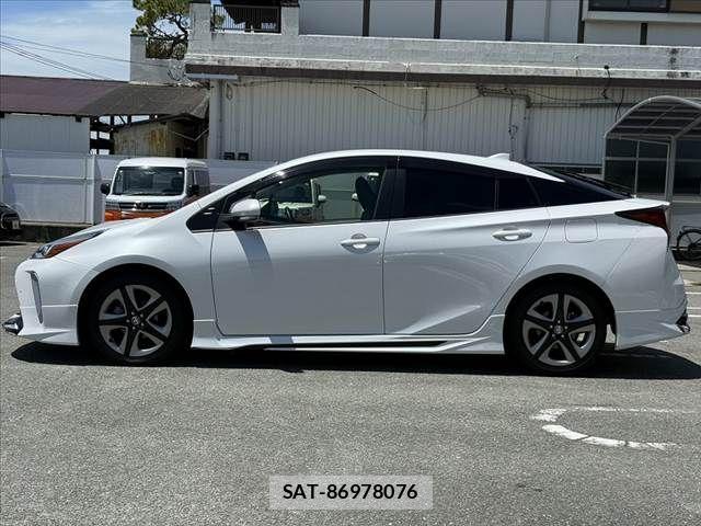 Toyota PRIUS 2021-12 8246370-10