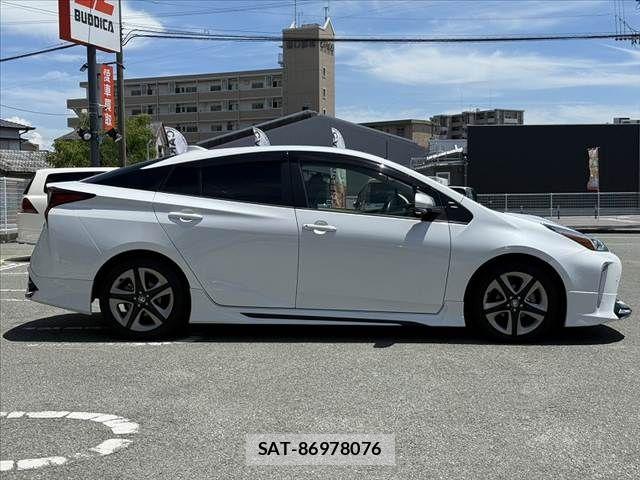 Toyota PRIUS 2021-12 8246370-11
