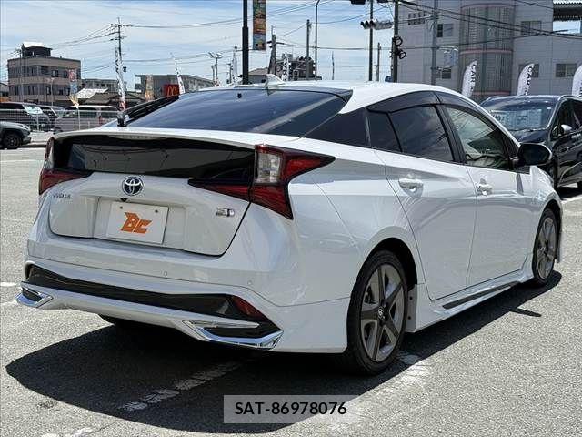 Toyota PRIUS 2021-12 8246370-12