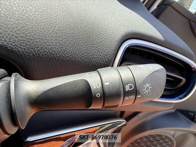 Toyota PRIUS 2021-12 8246370-23