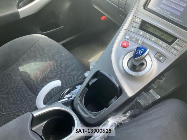 Toyota PRIUS 2014-02 8246404-15