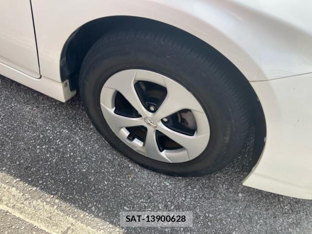 Toyota PRIUS 2014-02 8246404-2