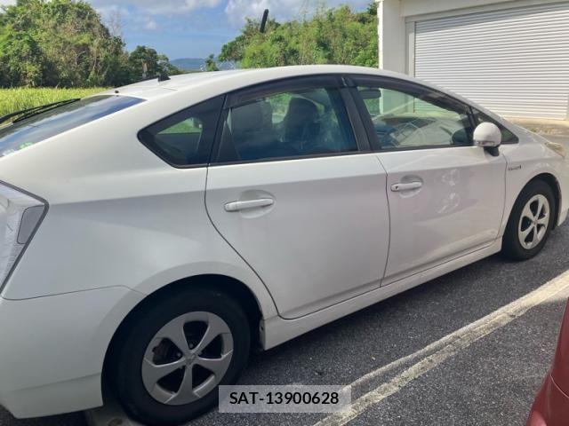 Toyota PRIUS 2014-02 8246404-5