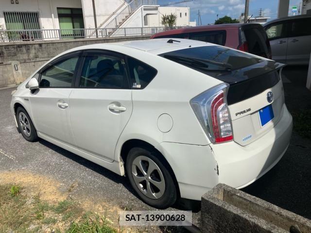Toyota PRIUS 2014-02 8246404-6