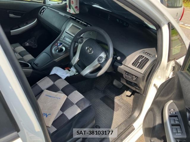 Toyota PRIUS 2012-07 8246406-3