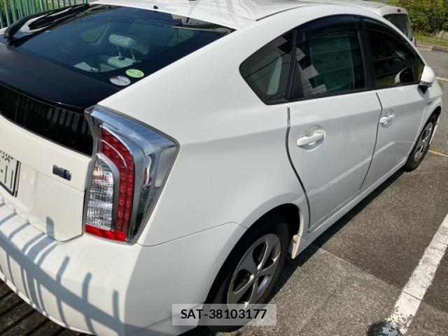 Toyota PRIUS 2012-07 8246406-7