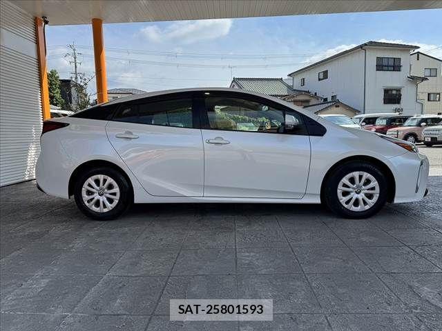 Toyota PRIUS 2022-05 8246375-9