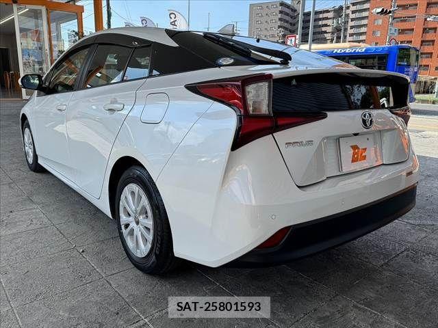 Toyota PRIUS 2022-05 8246375-11