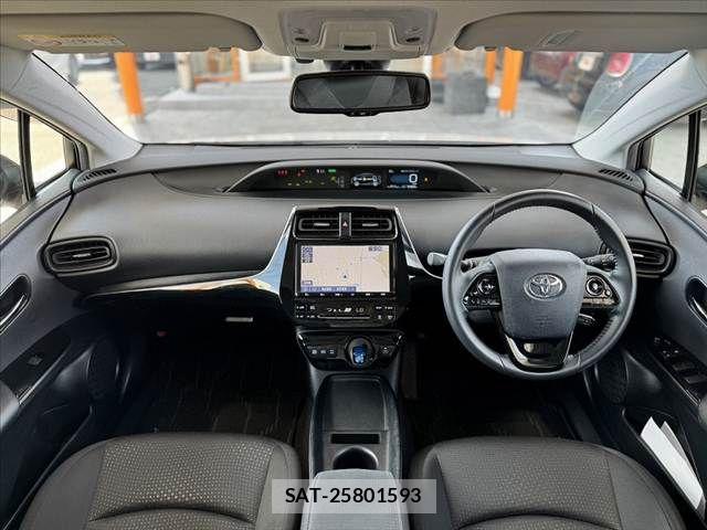 Toyota PRIUS 2022-05 8246375-1