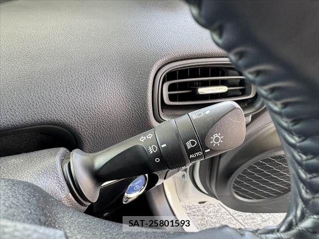Toyota PRIUS 2022-05 8246375-24
