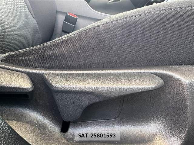 Toyota PRIUS 2022-05 8246375-28