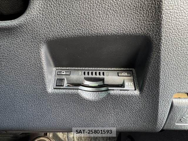 Toyota PRIUS 2022-05 8246375-5