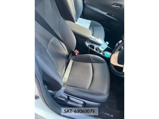 Toyota PRIUS 2017-06 8246382-15