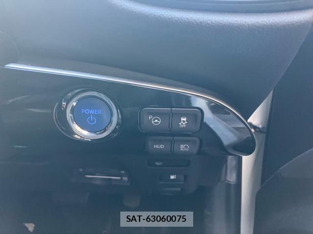 Toyota PRIUS 2017-06 8246382-16