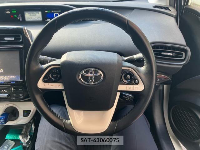 Toyota PRIUS 2017-06 8246382-18